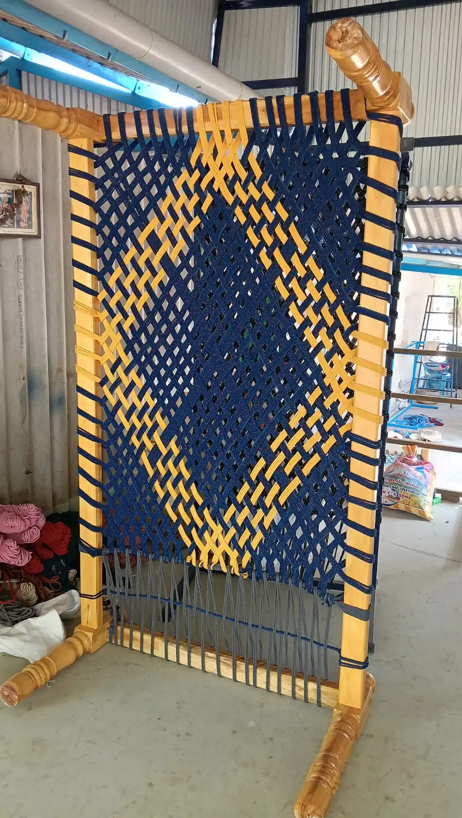 	Traditional Classic Wooden Rope Bed